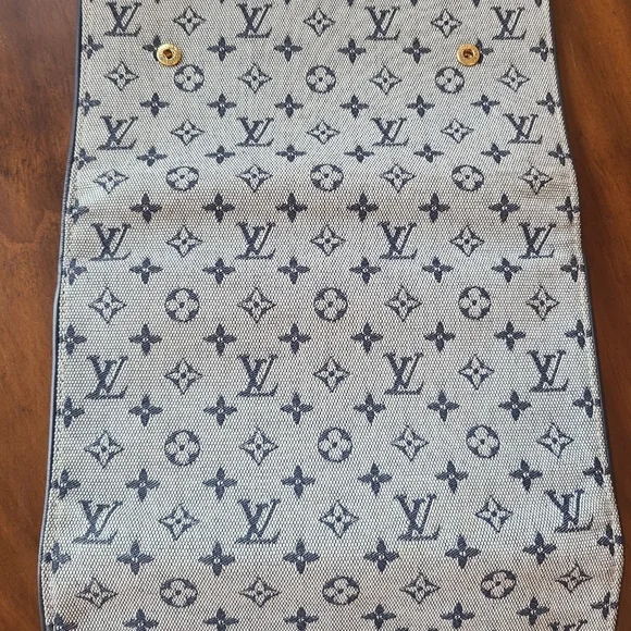 Authentic Louis Vuitton Lin wallet - Picture 6 of 9
